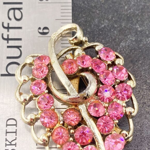 VINTAGE Pink rhinestone and silvery gold tone metal leaf brooch 1950s 1960s pin - Picture 3 of 8